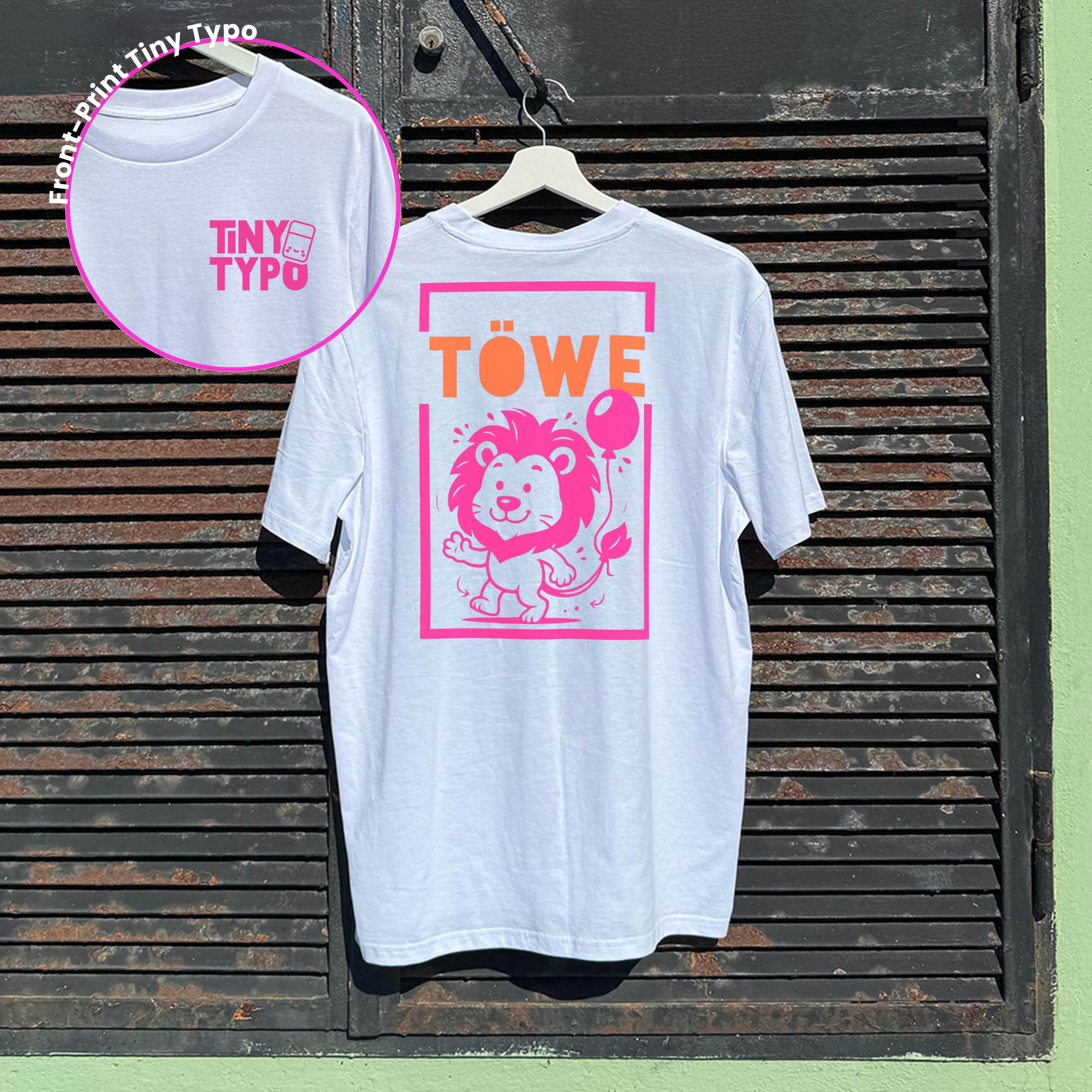 Töwe Löwe T-Shirt – Bio, handbedruckt, lang und lässig, weiß, Tiny Typo