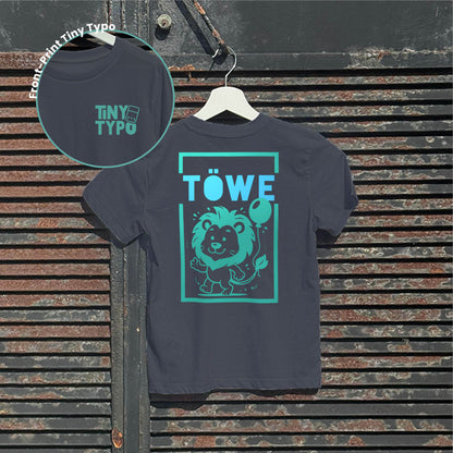 Töwe Löwe Kinder-T-Shirt – Bio, handbedruckt, Anthrazit, Tiny Typo