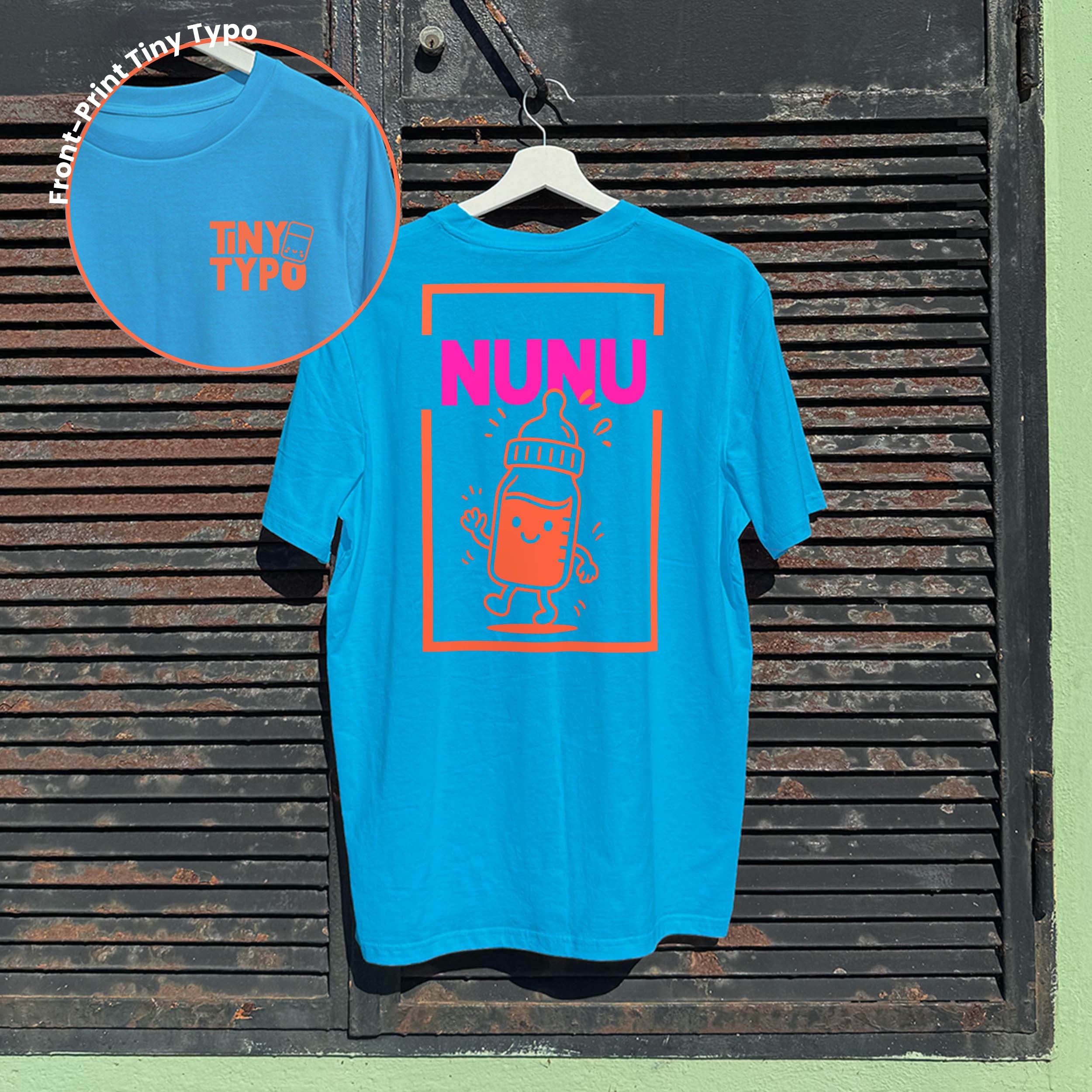Nunu Nuckelflasche – Bio-Kinder-T-Shirt, nachhaltig & handbedruckt - blau, lang und lässig