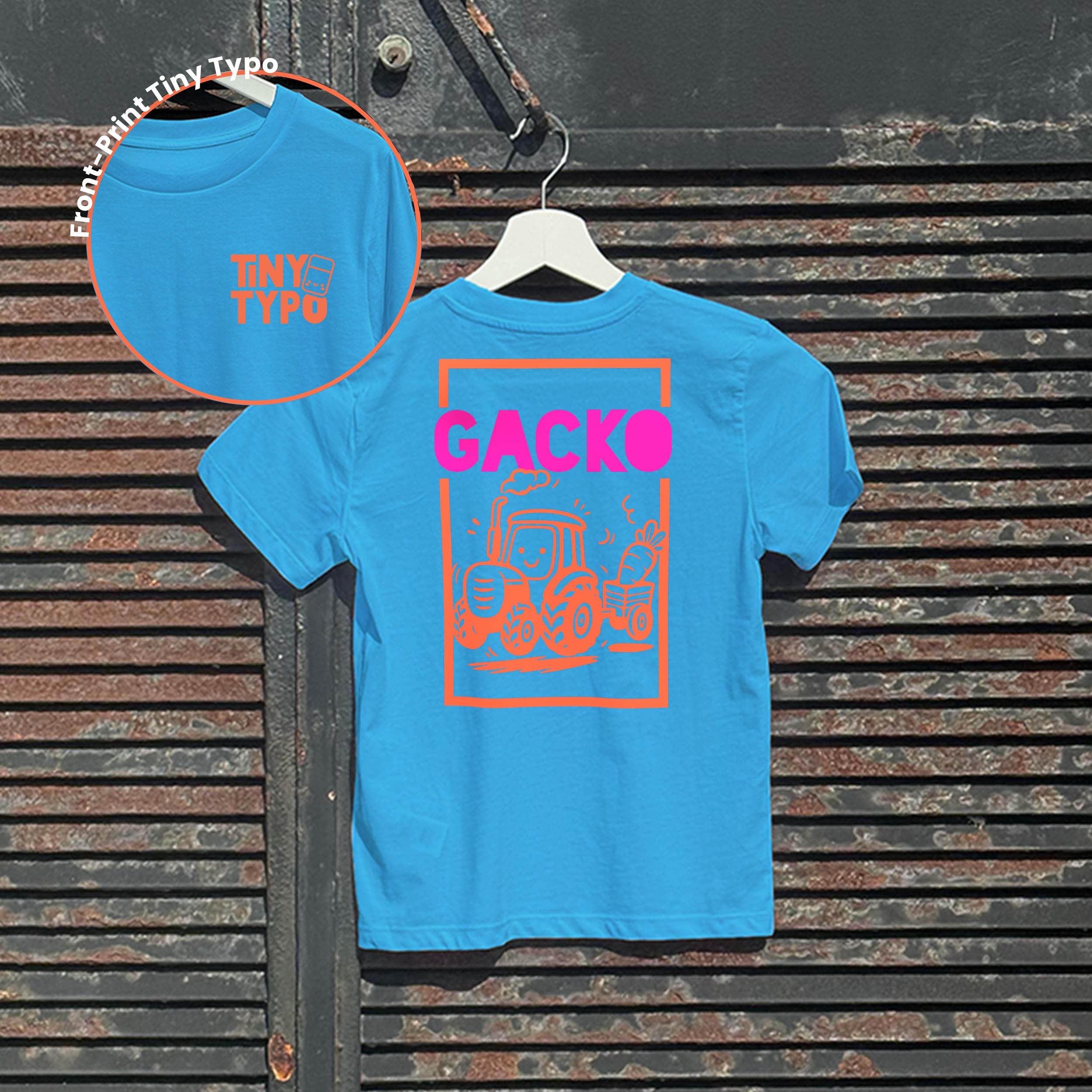 Gacko Traktor Kinder-T-Shirt – Bio, handbedruckt, blau, Tiny Typo