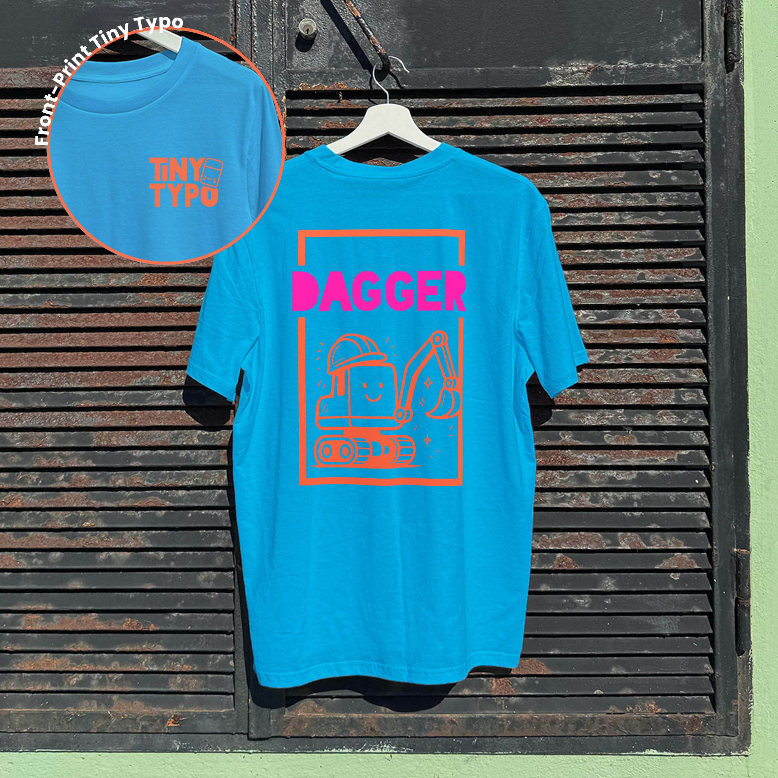 Dagger Bagger Bio-T-Shirt – handbedruckt, nachhaltig, lang und lässig, blau, Tiny Typo