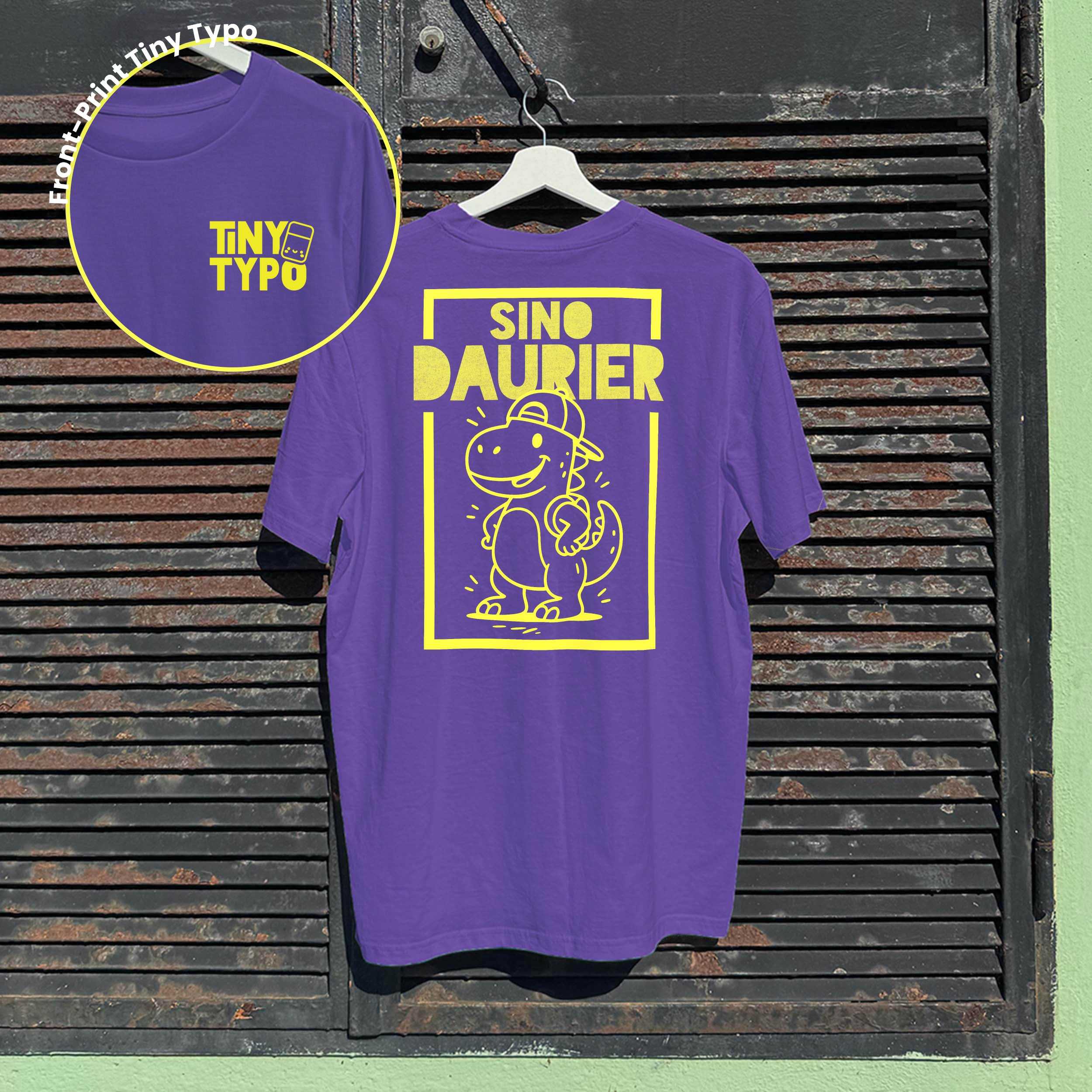 SinoDaurier Dino Bio-T-Shirt – handbedruckt, nachhaltig, lang und lässig, lila, Tiny Typo