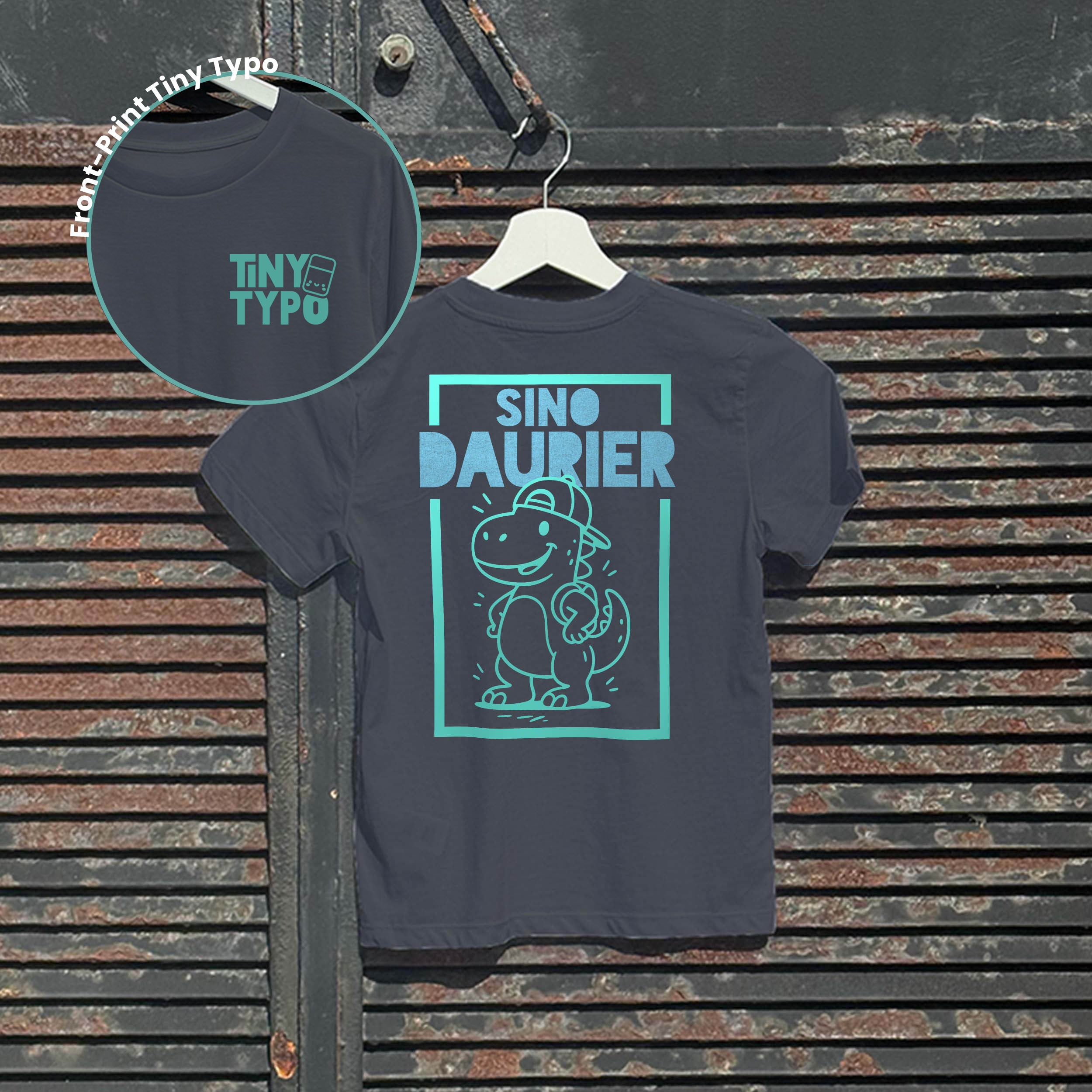SinoDaurier Dino Kinder-T-Shirt – Bio, handbedruckt, Anthrazit, Tiny Typo