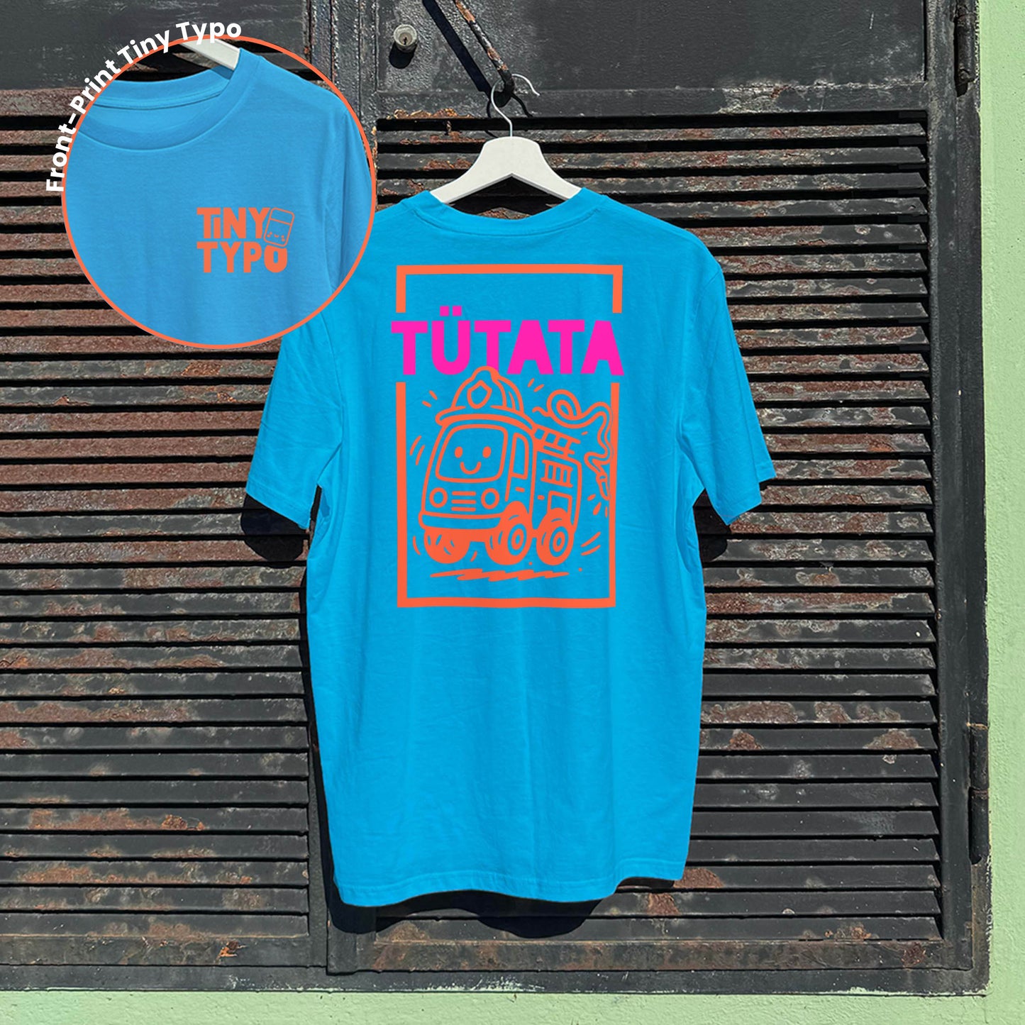 Tütata Feuerwehr Bio-T-Shirt – handbedruckt, nachhaltig, lang und lässig, blau, Tiny Typo