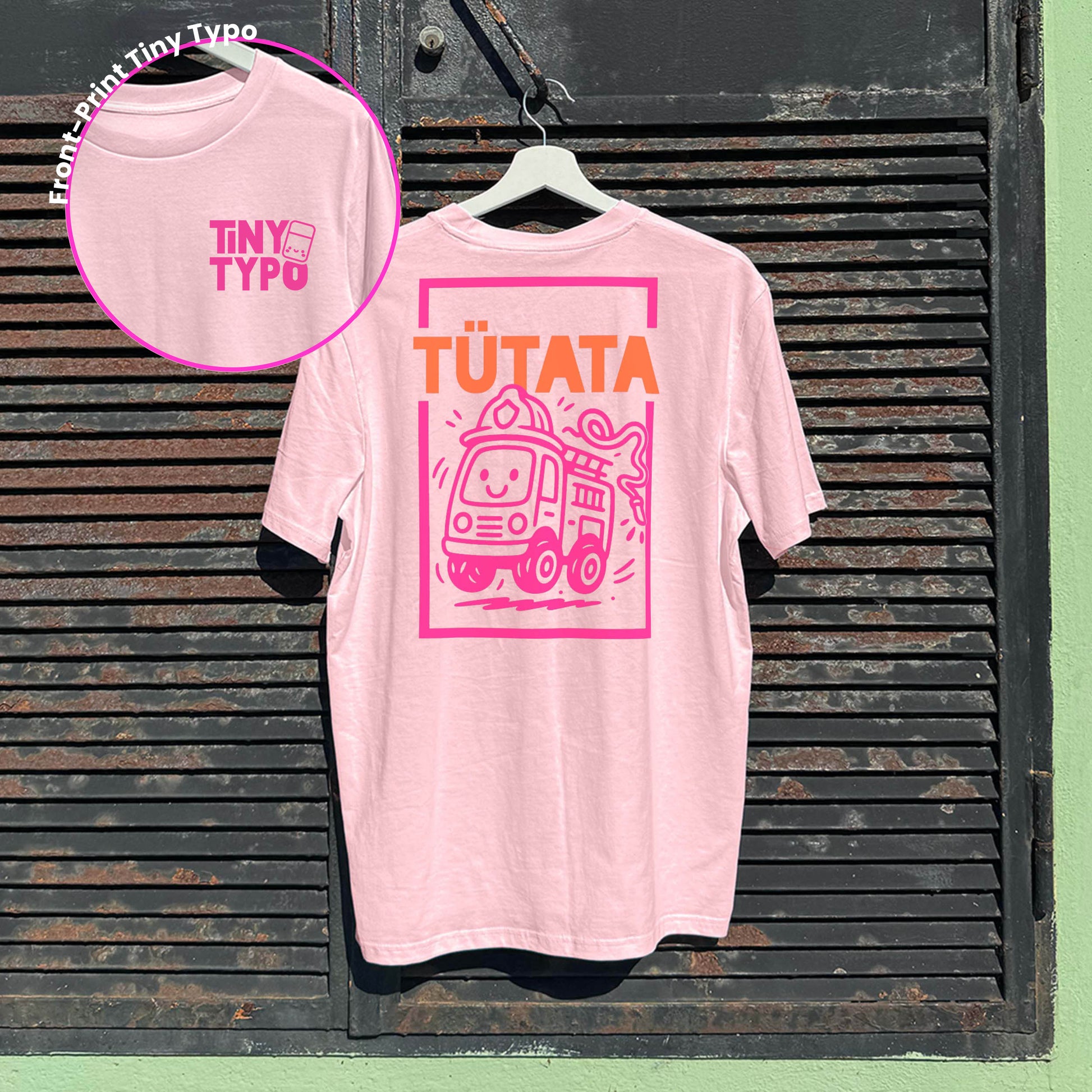 Tütata Feuerwehr Bio-T-Shirt – handbedruckt, nachhaltig, lang und lässig, rosa, Tiny Typo