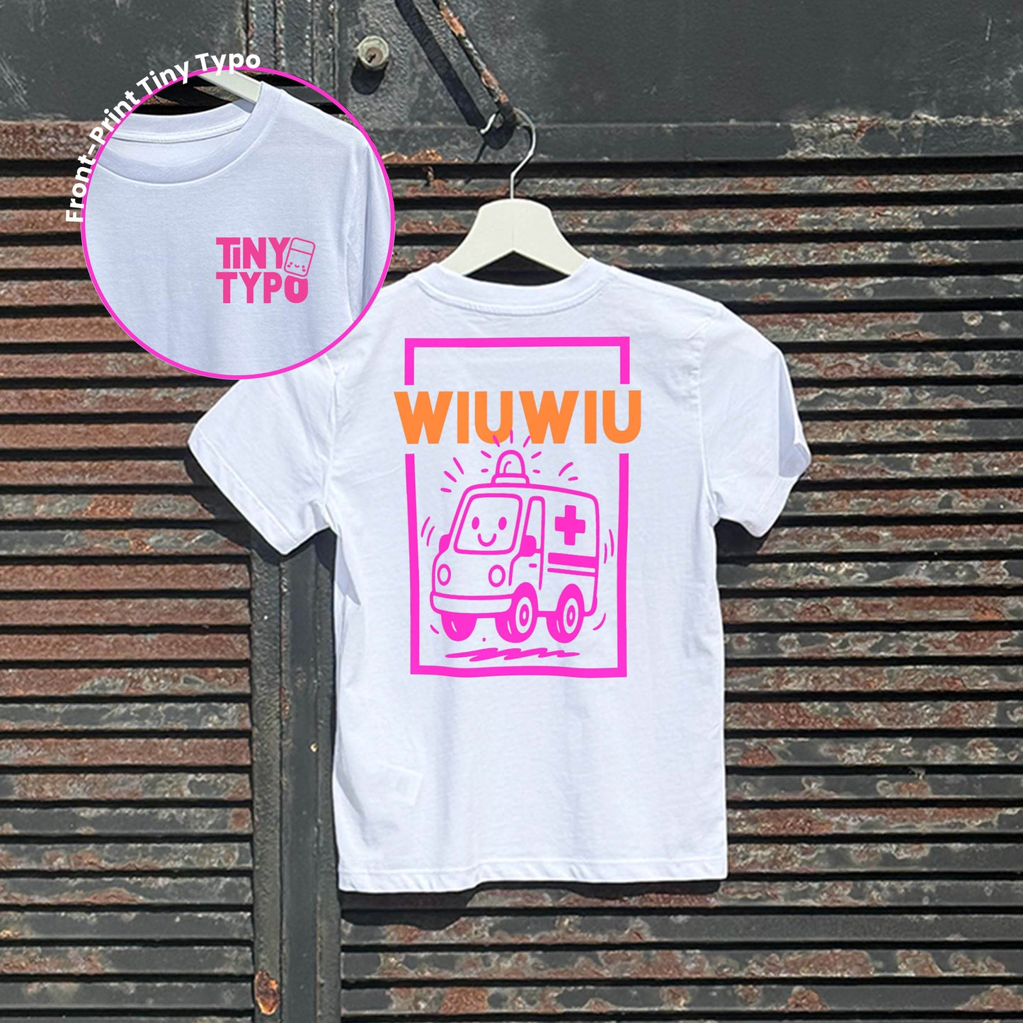 Wiuwiu Krankenwagen Kinder-T-Shirt – Bio, handbedruckt, weiß, Tiny Typo