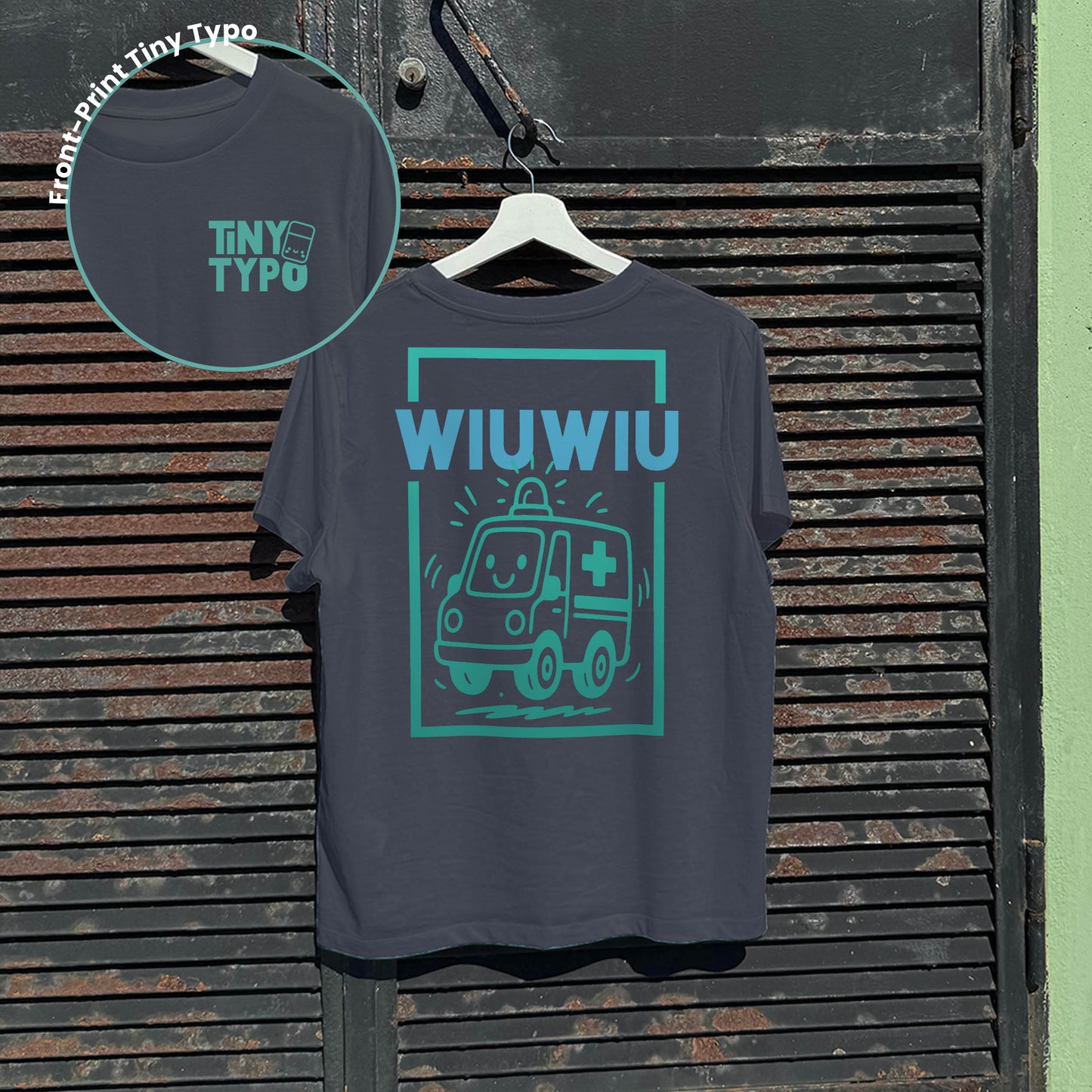Wiuwiu Krankenwagen Bio-T-Shirt – handbedruckt, nachhaltig, kurz und gut, anthrazit, Tiny Typo
