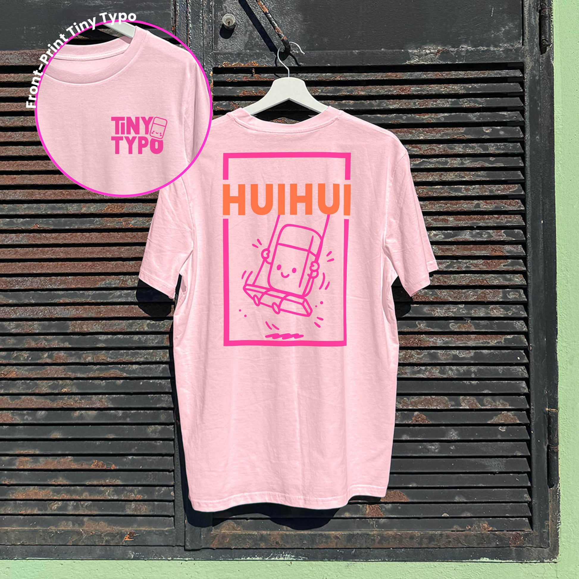 TinyHui Schaukeln Bio-T-Shirt – handbedruckt, nachhaltig, lang und lässig, rosa, Tiny Typo