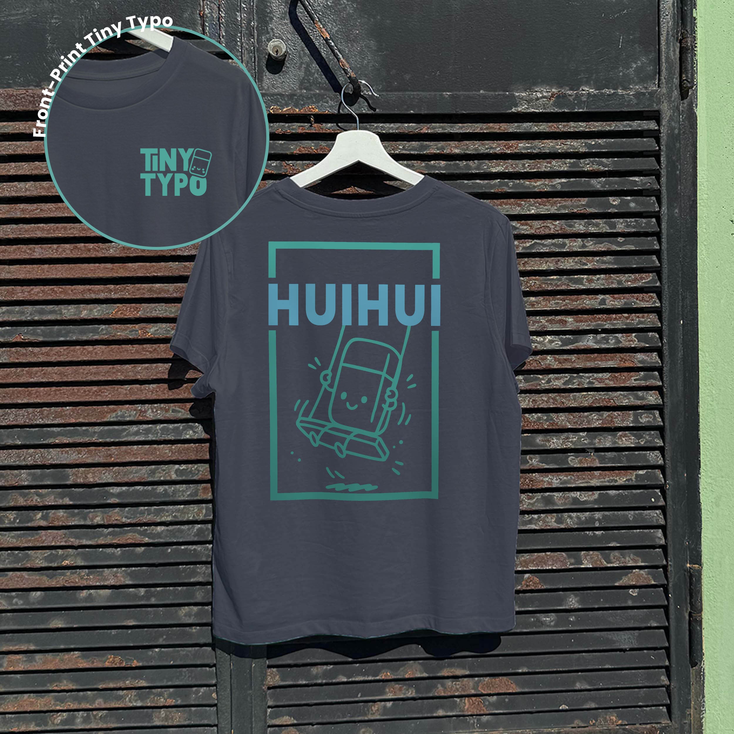 TinyHui Schaukeln Bio-T-Shirt – handbedruckt, nachhaltig, kurz und gut, anthrazit, Tiny Typo
