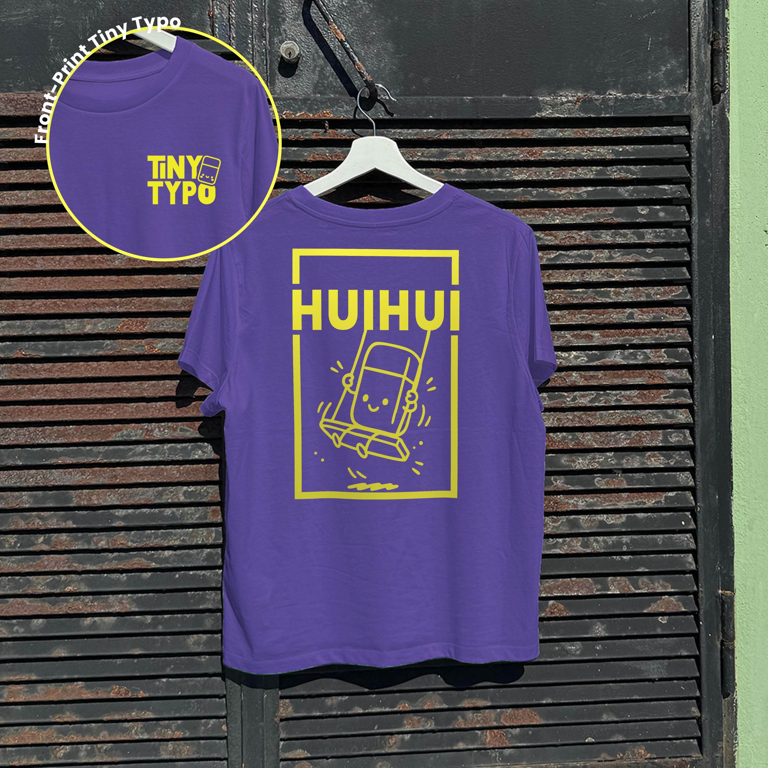 TinyHui Schaukeln Bio-T-Shirt – handbedruckt, nachhaltig, kurz und gut, lila, Tiny Typo
